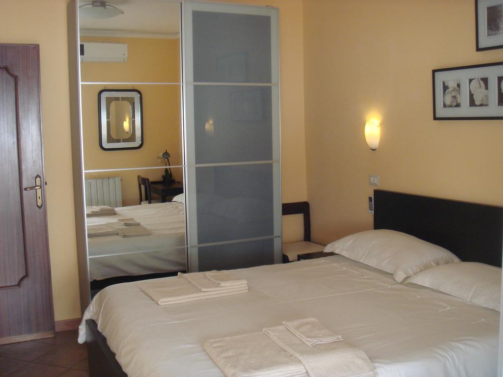 Tano'S Apartment Giardini Naxos Room photo